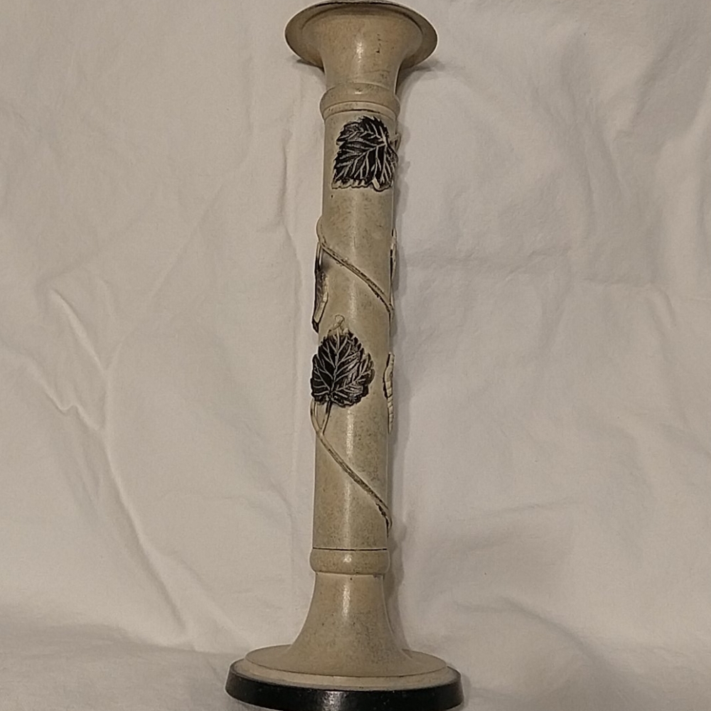 Metal leaf detailed candleholder